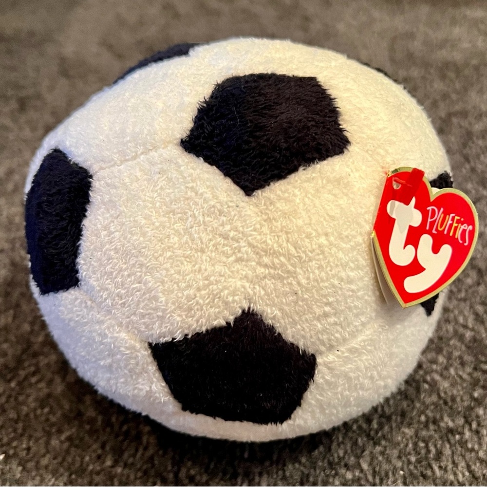 Vintage Rare 2005 ty Pluffies Black and White Soccer Ball Plush Toy NWT